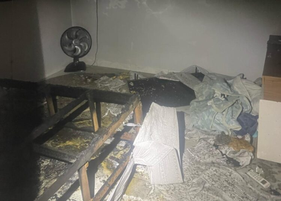 Incêndio em kitnet revela esconderijo de drogas e levanta suspeitas de acerto de contas