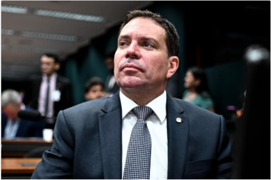 Câmara aprova suspensão de ação penal no STF sobre golpe e pode beneficiar Bolsonaro