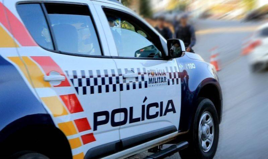 Faccionados invadem casa e deixam jovem ferido em tiroteio em MT