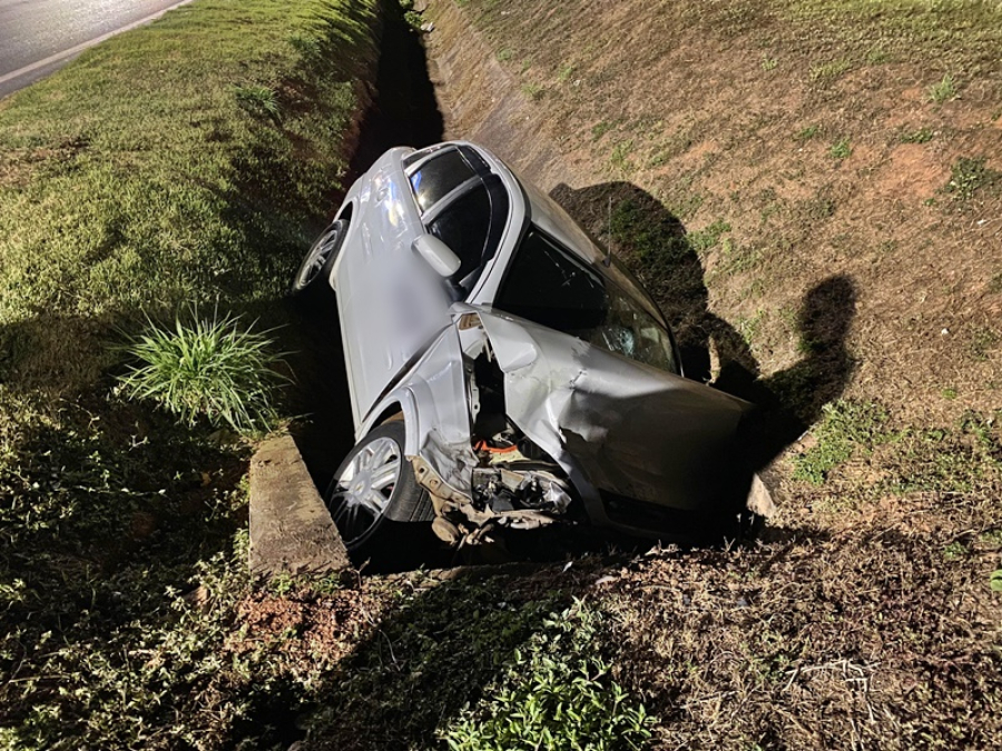 Motorista fica ferido após colidir em traseira de caminhonete e cair em valeta as margens da BR-163 em Sorriso/MT