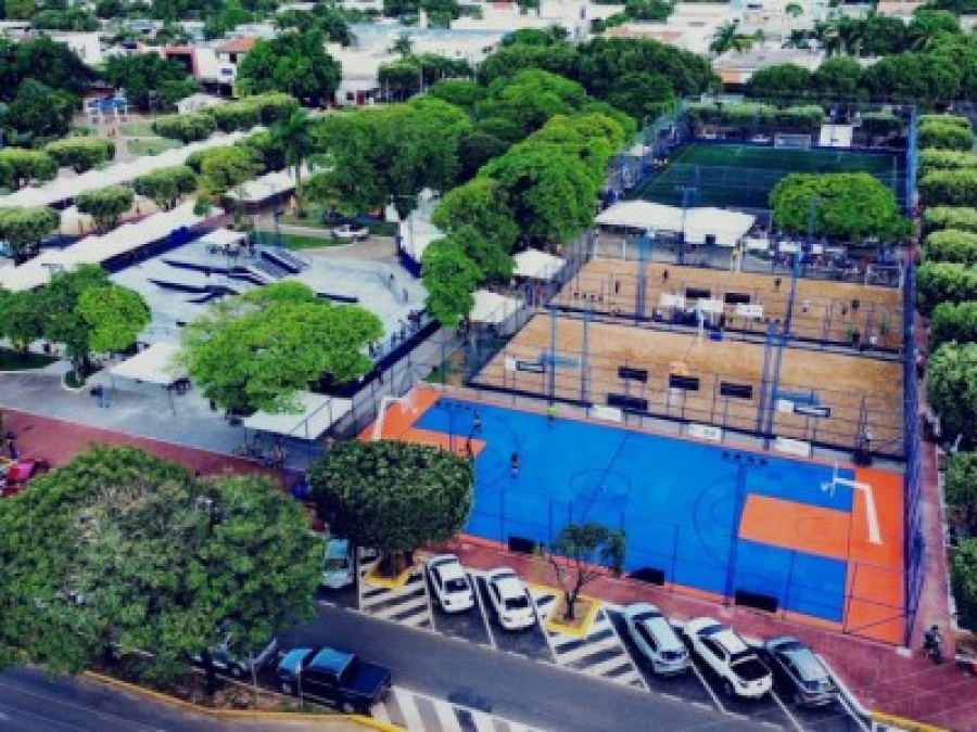 Presidente cobra melhorias na infraestrutura da Praça da Juventude
