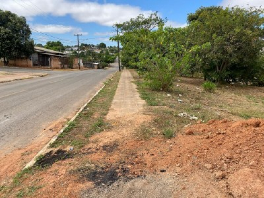 Vereador solicita conclusão de calçada e meio-fio na rua Caçador, no bairro Jardim Amazônia